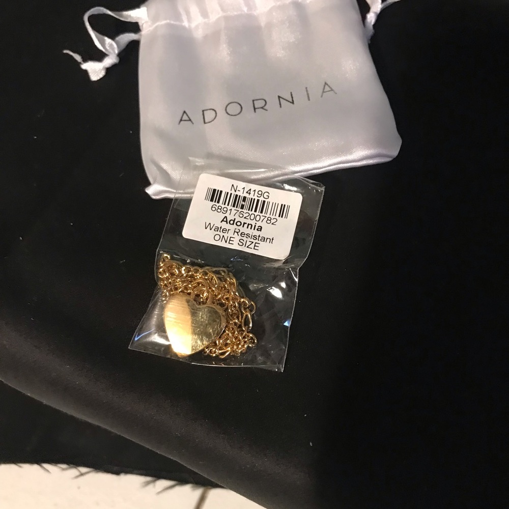 NWT Heart Necklace - Picture 4 of 7